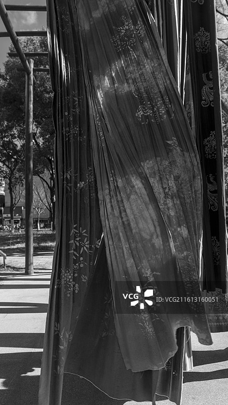 非物质文化遗产蓝印漂染布艺仰拍图片素材