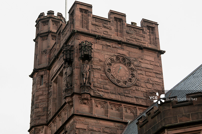 红砖钟楼建筑特写图片素材