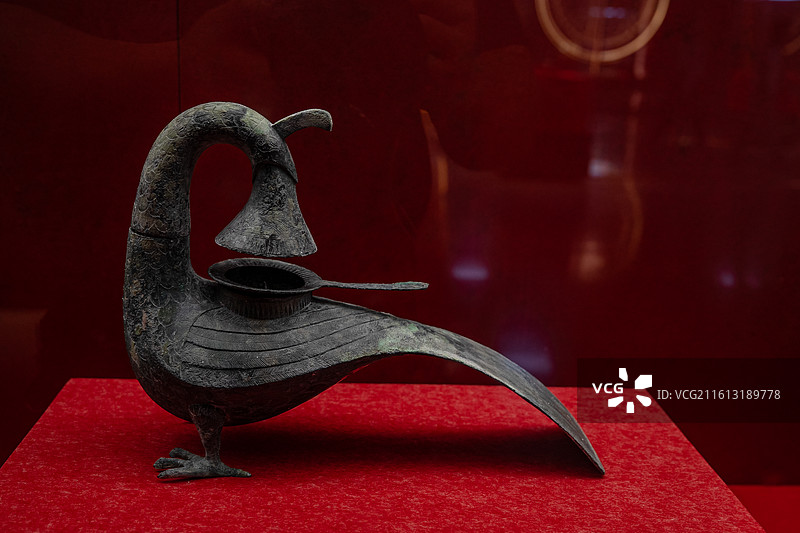 汉代 铜孔雀灯 个旧市博物馆图片素材