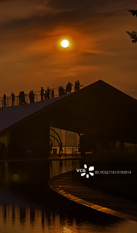 夕阳下的海口天空之山图片素材