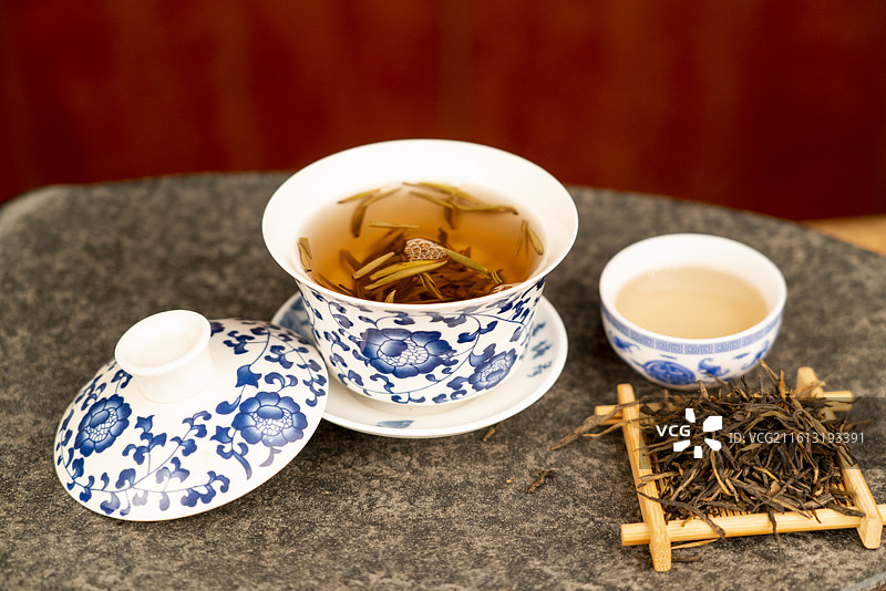 桌子上的茶具特写图片素材