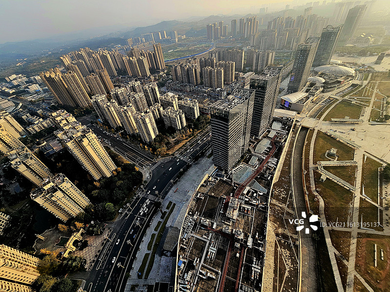 俯瞰高坪城市风光：拍摄于南充高坪区下中坝城市风光。图片素材