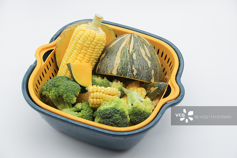 篮子西兰花玉米蔬菜特写图片素材