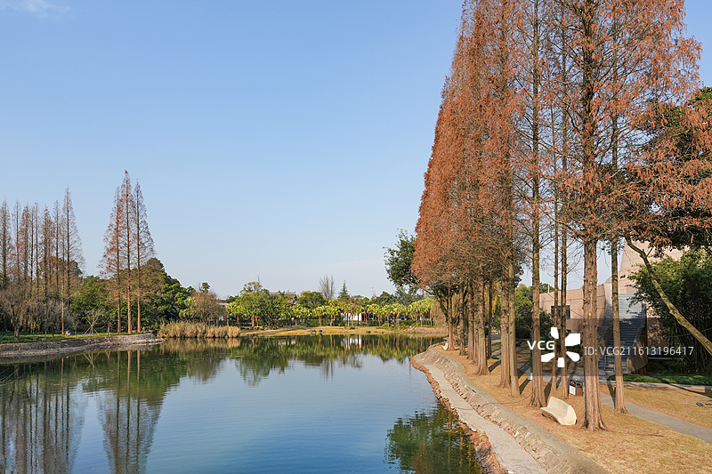 中国四川广汉三星堆博物馆玉蟾湖风光图片素材