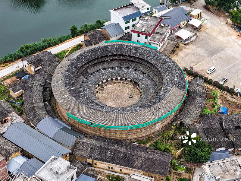 航拍梅州市大埔大东镇联丰村花萼楼图片素材