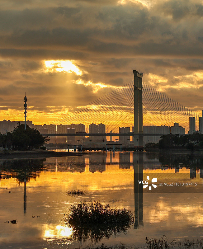 丁达尔与晋江大桥图片素材