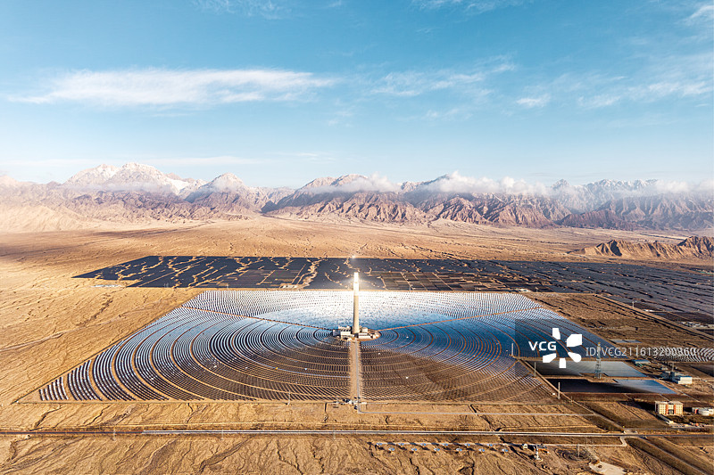 青海德令哈50兆瓦塔式熔盐储能光热电站图片素材