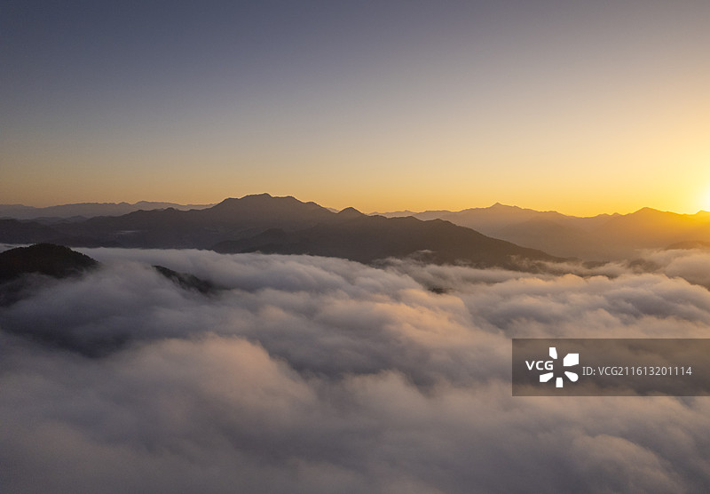 浙江千岛湖新安江云海图片素材
