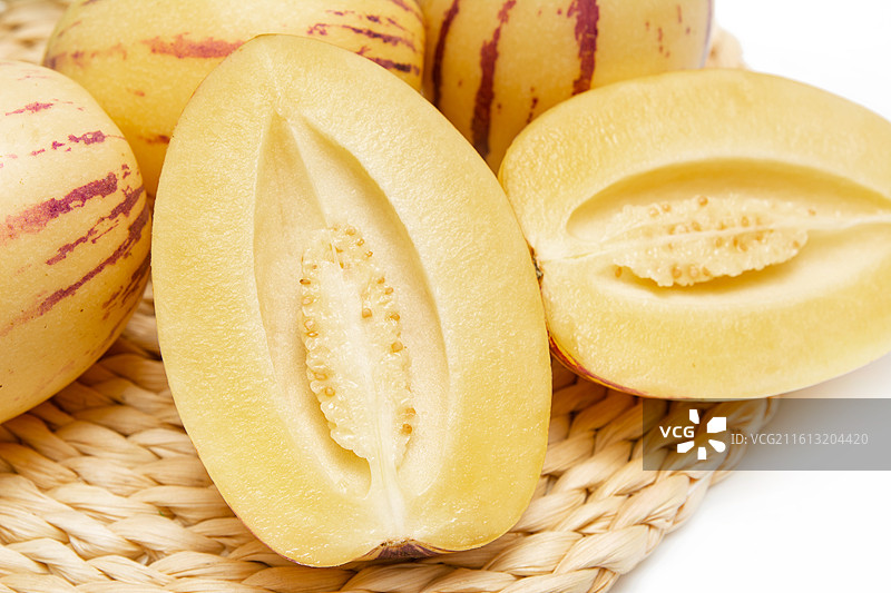 石林人参果 人参果长果  云南人参果 七彩人参果 香艳茄 香瓜梨 香艳梨 金参果 长寿果 棚拍白底图图片素材