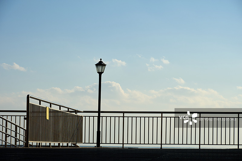 海边的路灯（在大连塔河湾地铁站）图片素材