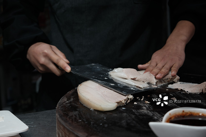 宜宾李庄古镇李庄白肉手工切制实拍图片素材