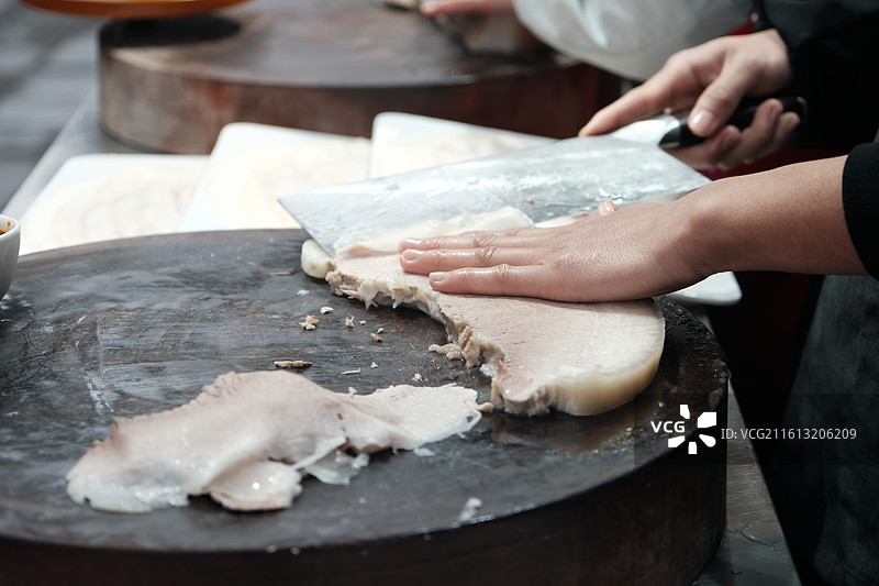 宜宾李庄古镇李庄白肉手工切制实拍图片素材