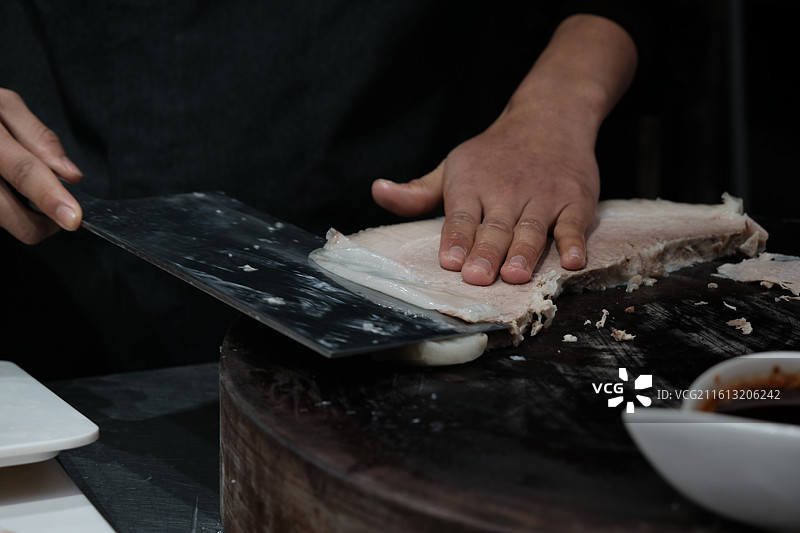 宜宾李庄古镇李庄白肉手工切制实拍图片素材