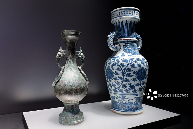 铜兽耳瓶，明弘治，圣路易斯艺术博物馆藏，文物，融古烁新，宋元明清铜器的复古与创新，上海博物馆东馆图片素材