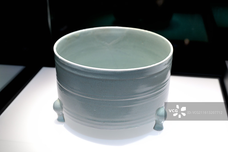 汝窑瓷樽式炉，北宋，大英博物馆，文物，融古烁新，宋元明清铜器的复古与创新，上海博物馆东馆图片素材