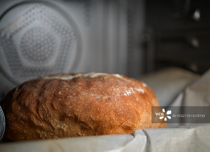 烤箱内的面包图片素材