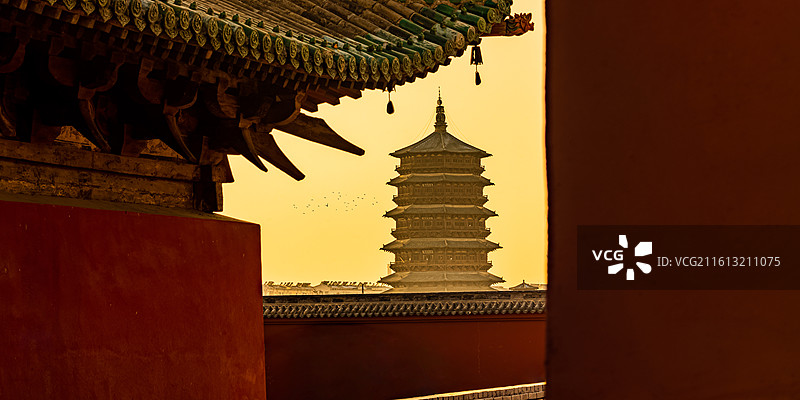 净土寺大雄宝殿与应县木塔图片素材