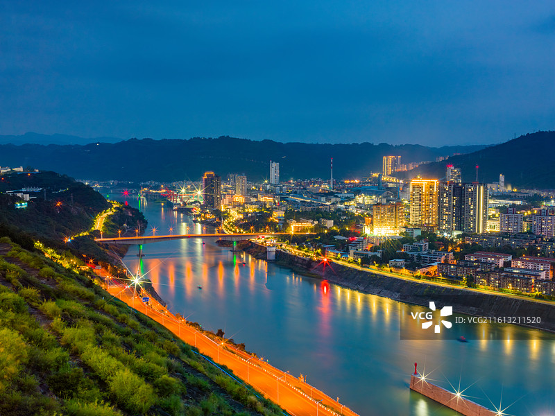 云南省昭通市水富市和金沙江夜景图片素材