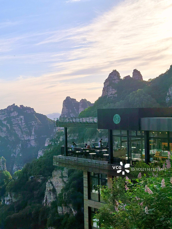 河北保定白石山悬空咖啡馆风景图片素材