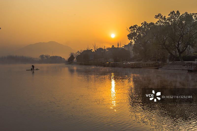 广西桂林兴安 灵渠 人字坝 千年灵渠 晨雾图片素材