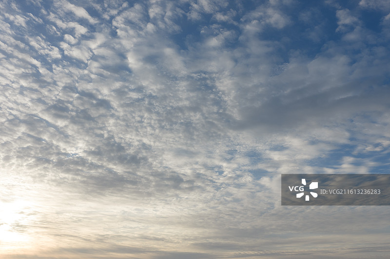 仅天空雪后清晨晴天多云日出图片素材