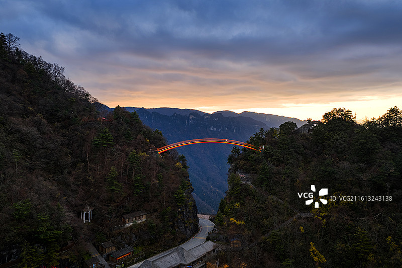 神农架天燕景区彩虹桥秋景晚霞航拍图片素材