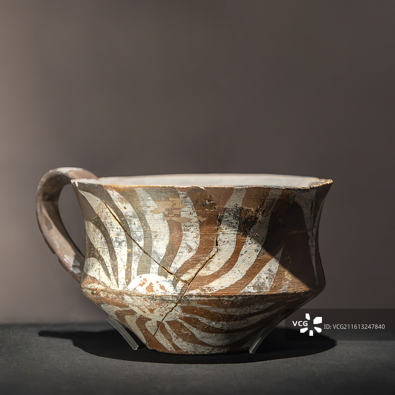 故宫-代达罗斯-希腊克里特岛的神话卡马雷斯风格折腹蛋壳陶杯-公元前1700年-希腊伊拉克利翁考古博物图片素材