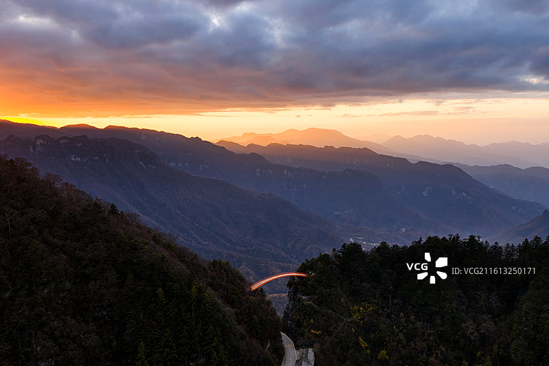神农架天燕景区彩虹桥秋景晚霞航拍图片素材