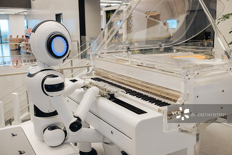 机器人的钢琴演奏图片素材