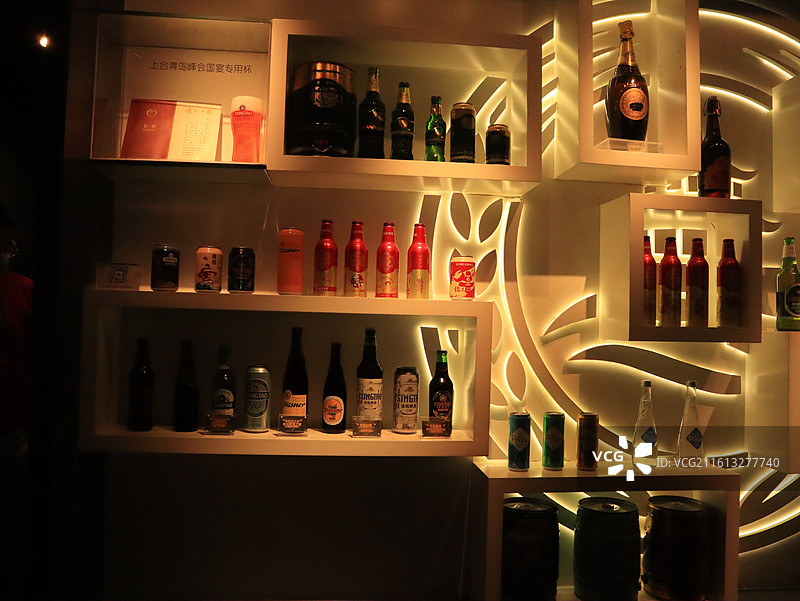 酒窖内的红酒图片素材