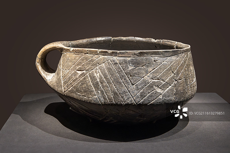 故宫-代达罗斯-希腊克里特岛的神话-刻线单耳折腹陶碗-公元前4900年-希腊伊拉克利翁考古博物馆藏图片素材