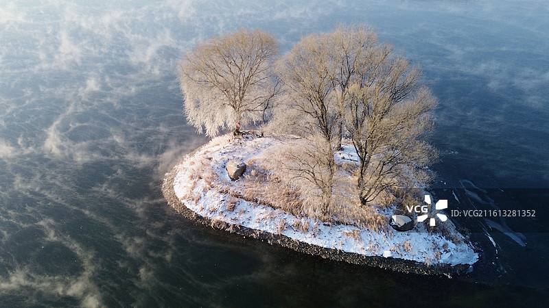 心形雾凇小岛图片素材