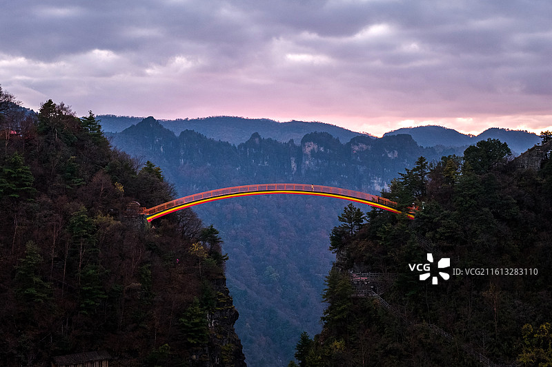 神农架天燕景区彩虹桥秋景晚霞航拍图片素材