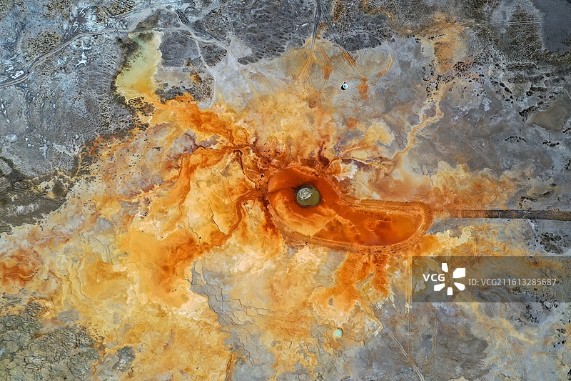 航拍青海茫崖艾肯泉恶魔之眼图片素材