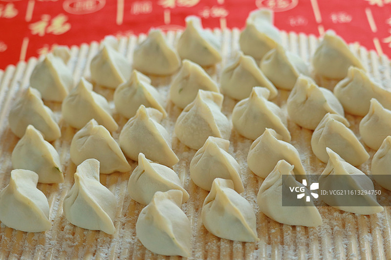 春节过年包好的饺子图片素材