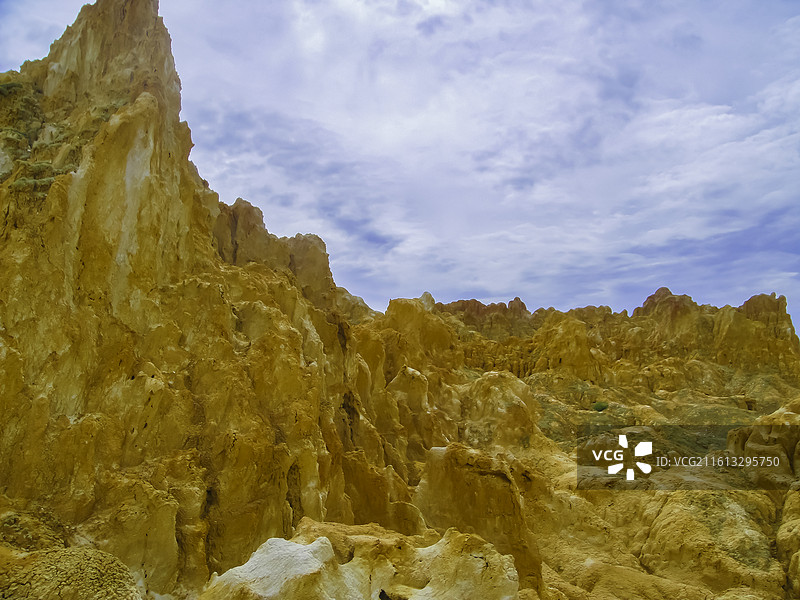 新疆阿勒泰：布尔津县五彩滩又称五彩河岸，"新疆最美的雅丹地貌"，国家4A级景区图片素材