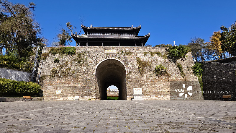 南京城市神策门始建筑明朝明太祖朱元璋洪武年因驻守“神策卫”得名，清延改名“得胜门”，国民期改为和平门图片素材