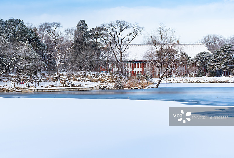 北京大学未名湖石舫备斋红四楼图片素材