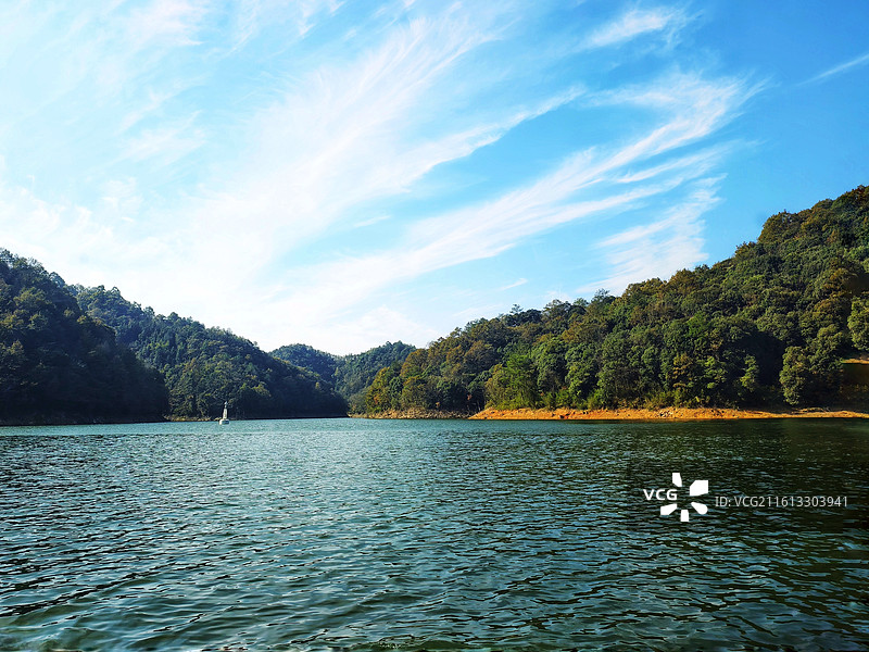 清风秀水胜仙境，群岛曲峡夺天工 皖南川藏线上的青龙湖大美如斯图片素材