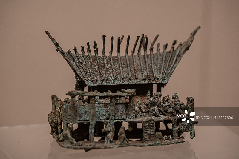 西汉 铜房子模型扣饰 晋宁县石寨山出土 云南省博物馆图片素材