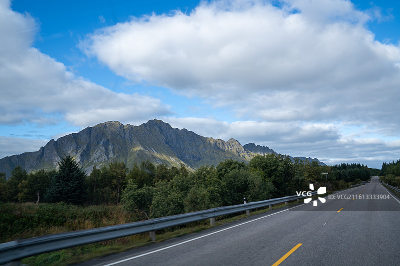 挪威诺尔兰郡埃沃内斯通往雷纳的公路自然风光图片素材
