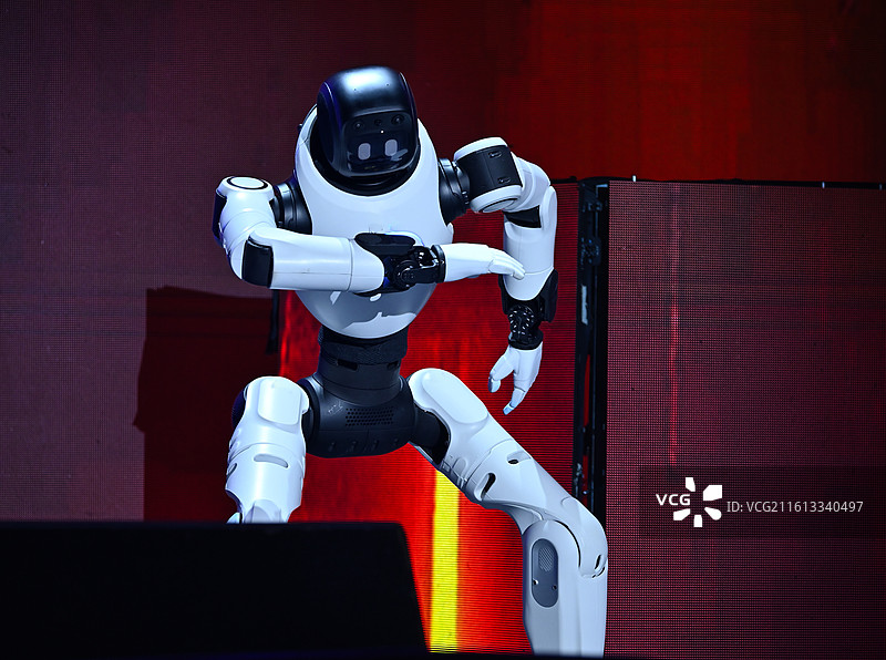 舞台上表演的机器人图片素材
