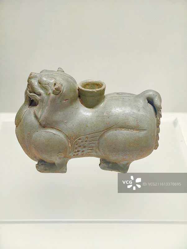 西安陕西历史博物馆南朝时期青瓷狮形烛台图片素材