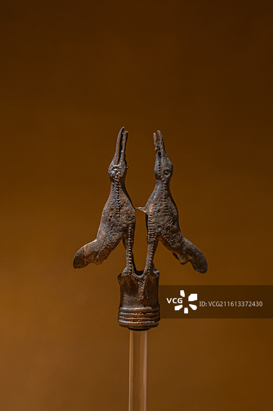 战国 双鹭铜杖首 祥云县大波那12号墓出土 云南省文物考古研究所藏图片素材