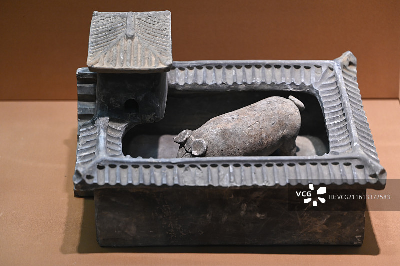 汉代灰陶猪圈，南京博物院藏图片素材