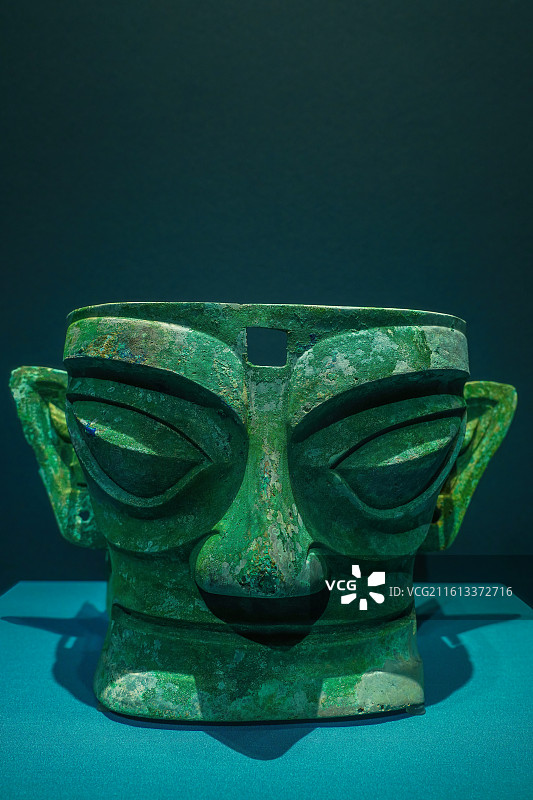 铜人面具（商），2021年四川广汉三星堆遗址三号坑出土图片素材