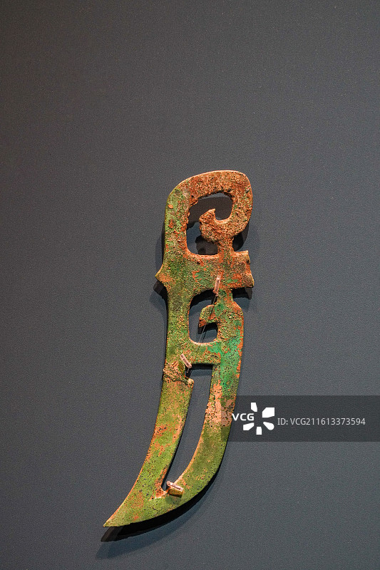 铜羽形饰（商），1986年四川广汉三星堆遗址二号坑出土图片素材