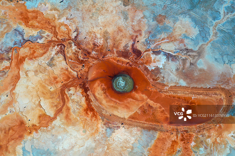 航拍青海茫崖艾肯泉恶魔之眼图片素材