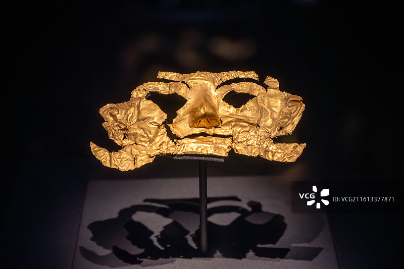金面罩-商代后期1986年三星堆一号祭祀坑出土黄金文物图片素材