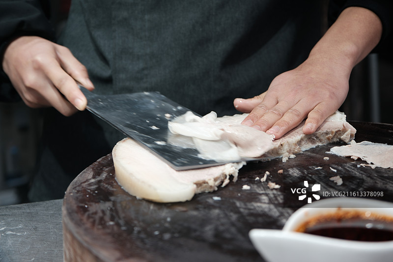 宜宾李庄古镇李庄白肉手工切制实拍图片素材
